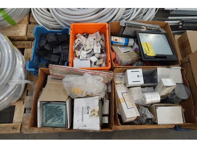 2x pallet toebehoren elektriciteit - afbeelding 7 van  14