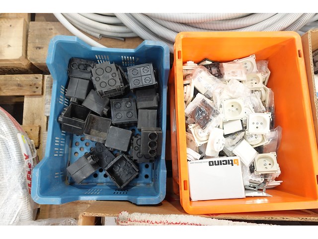 2x pallet toebehoren elektriciteit - afbeelding 8 van  14