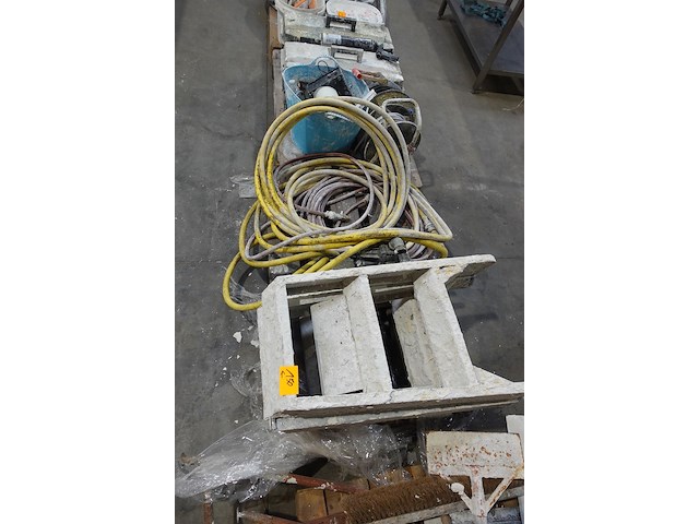 2x pallet toebehoren pleisterwerken - afbeelding 1 van  9