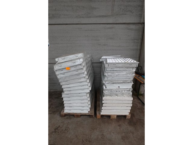 2x pallet verlichting - afbeelding 1 van  2