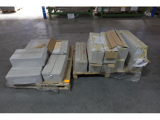 2x pallet visgraat parket - afbeelding 1 van  4