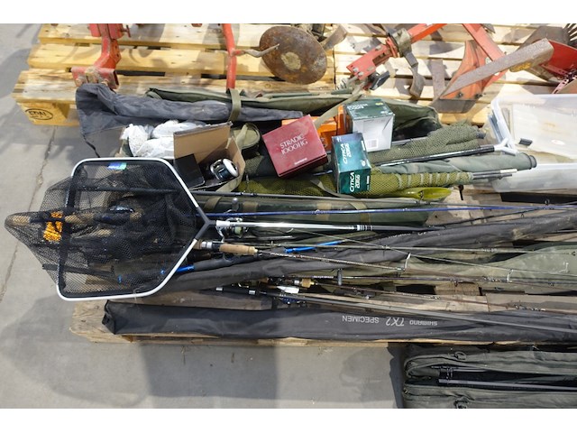 2x pallet vismateriaal - afbeelding 1 van  3