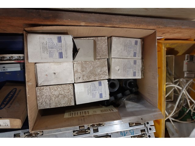 2x pallet wisselstukken voor weefmachines - afbeelding 3 van  37