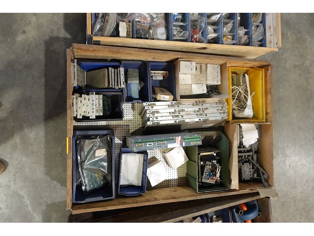 2x pallet wisselstukken voor weefmachines - afbeelding 1 van  37
