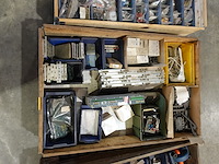 2x pallet wisselstukken voor weefmachines