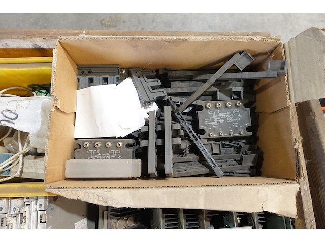 2x pallet wisselstukken voor weefmachines - afbeelding 15 van  37