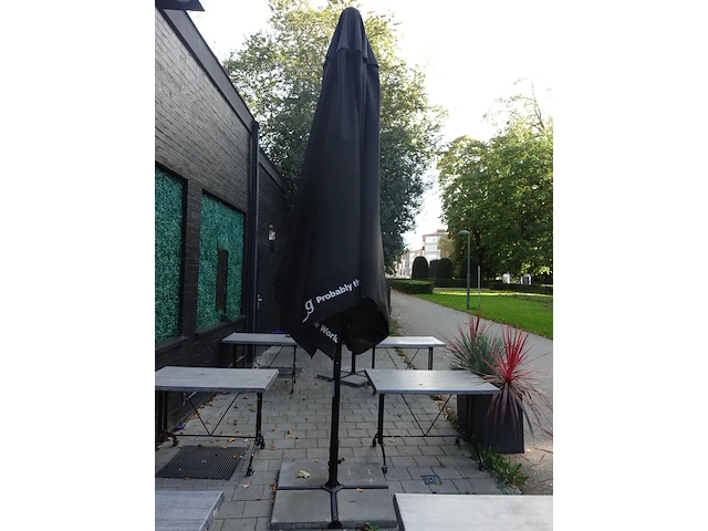 2x parasol met voet - afbeelding 1 van  2