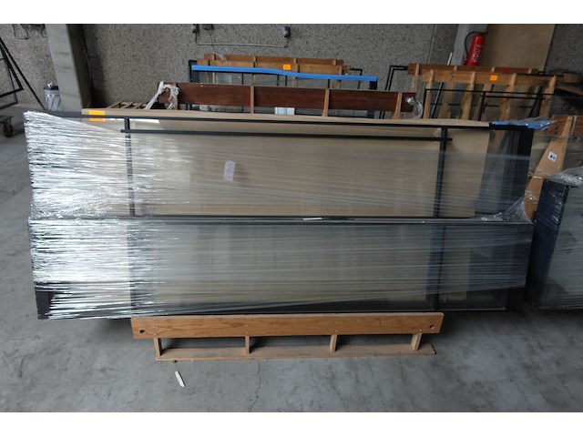 2x pivoterende stalen deur met glas - afbeelding 1 van  4