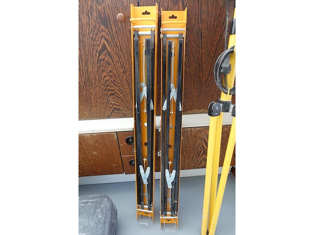 2x plooibare metalen schraag + lamp - afbeelding 2 van  6