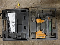 2x pneumatische nagelschieter bostitch - afbeelding 1 van  3