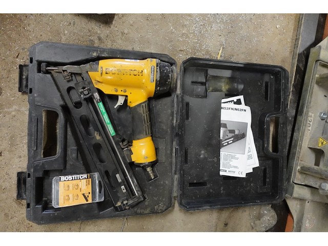 2x pneumatische nagelschieter bostitch - afbeelding 2 van  3