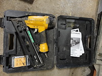 2x pneumatische nagelschieter bostitch - afbeelding 2 van  3