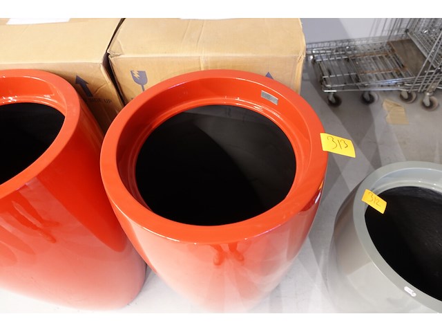 2x polyester bloempot dalat met autolak - afbeelding 4 van  6