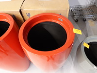 2x polyester bloempot dalat met autolak - afbeelding 4 van  6