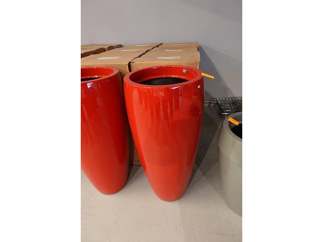 2x polyester bloempot dalat met autolak - afbeelding 2 van  6