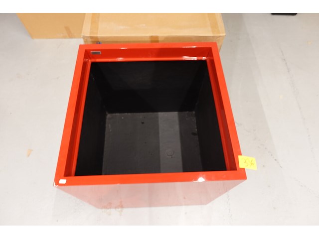 2x polyester bloempot dalat met autolak - afbeelding 4 van  6