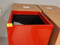 2x polyester bloempot dalat met autolak - afbeelding 3 van  5