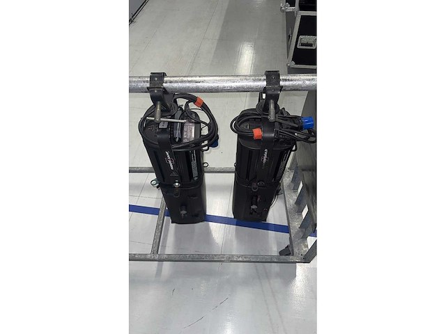 2x projector profile robert juliat 614 sx - afbeelding 1 van  2