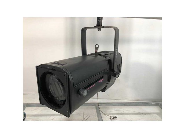 2x projector profile robert juliat 714 sx2 incl flightcase - afbeelding 1 van  3