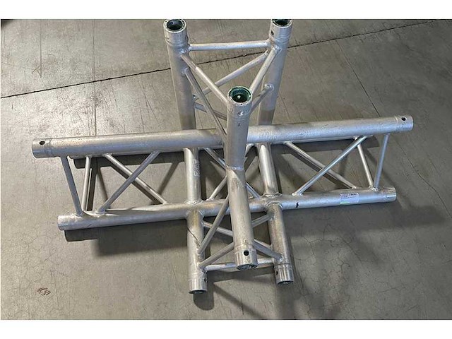 2x protruss t31 t-joint + down, long 1,00 x 1,00 m - afbeelding 1 van  1