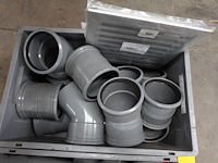 2x pvc box met diverse afvoerbochten en hulpstukken - afbeelding 4 van  4