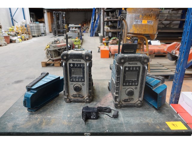 2x radio makita - afbeelding 1 van  2