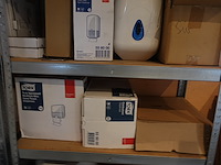 2x rek met inhoud "tork" toebehoren - afbeelding 2 van  11