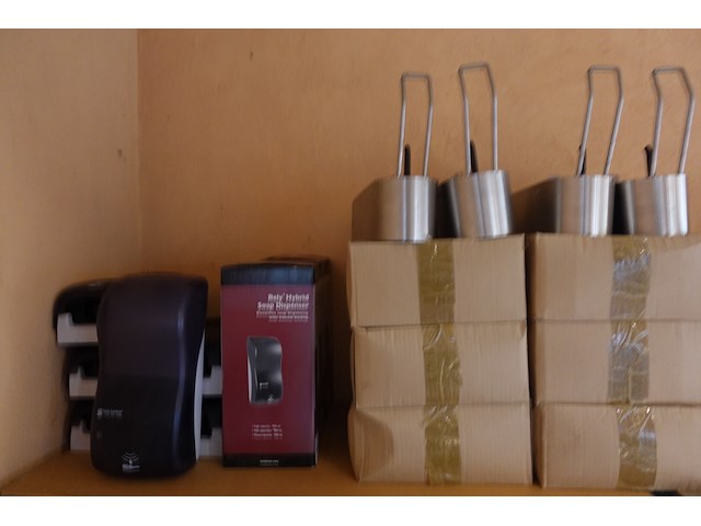 2x rek met inhoud "tork" toebehoren - afbeelding 9 van  11