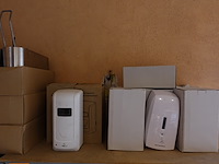 2x rek met inhoud "tork" toebehoren - afbeelding 10 van  11