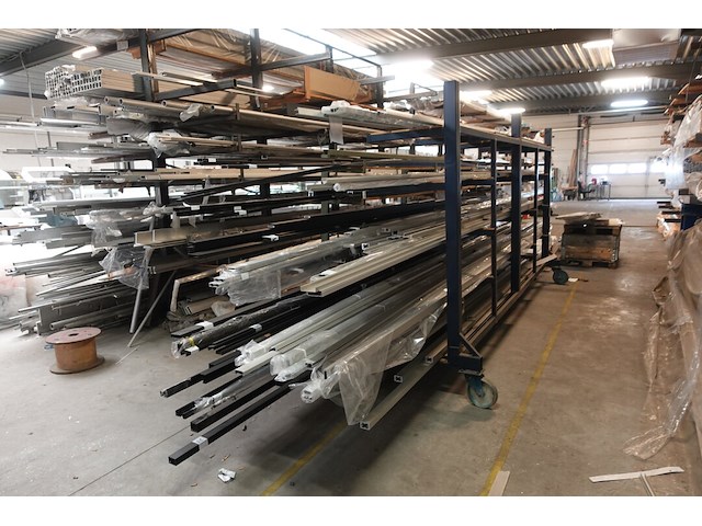 2x rek met inhoud - afbeelding 2 van  6