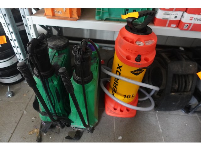 2x rugsproeier - afbeelding 1 van  5