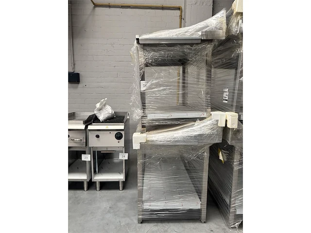 2x rvs uitvoertafel ingang rechts - afbeelding 1 van  5