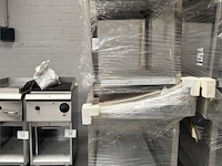 2x rvs uitvoertafel ingang rechts