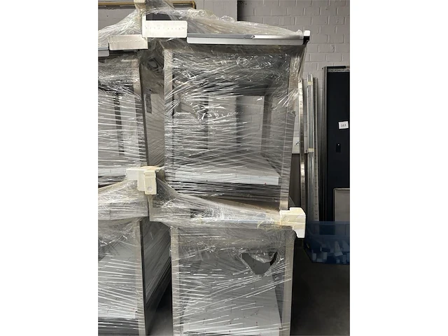 2x rvs uitvoertafel ingang rechts - afbeelding 1 van  3