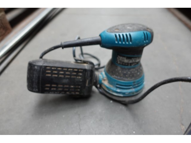 2x schuurmachine makita - afbeelding 2 van  6