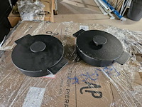 2x serax - surface - kookpot gietijzer zwart 3cm - afbeelding 1 van  4