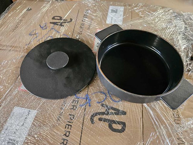 2x serax - surface - kookpot gietijzer zwart 3cm - afbeelding 2 van  4