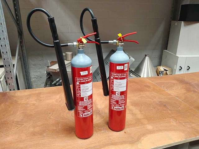 2x sicli - co2 - snelblusser - fire extinguisher - afbeelding 1 van  7