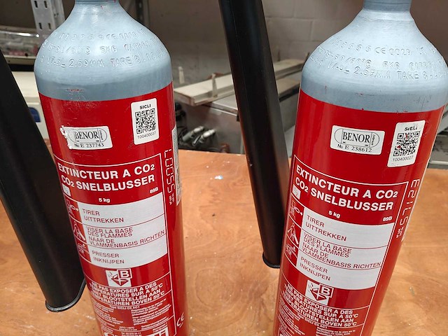 2x sicli - co2 - snelblusser - fire extinguisher - afbeelding 5 van  7