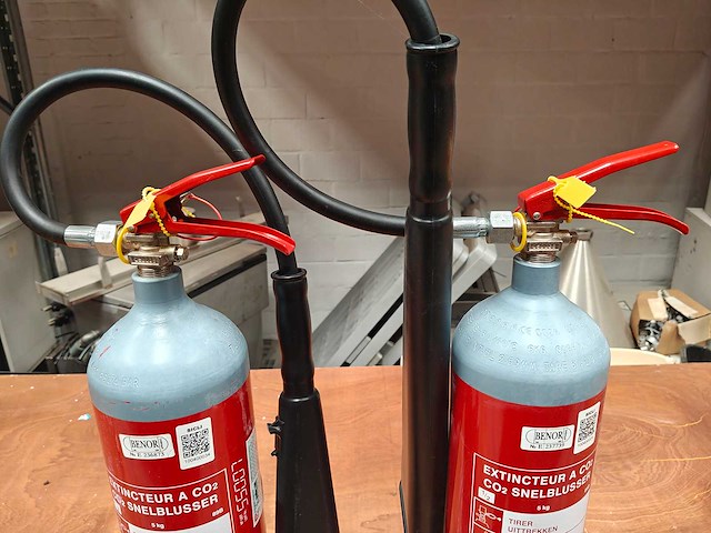 2x sicli - co2 - snelblusser - fire extinguisher - afbeelding 2 van  6