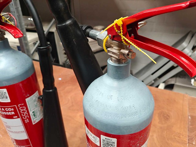 2x sicli - co2 - snelblusser - fire extinguisher - afbeelding 6 van  6