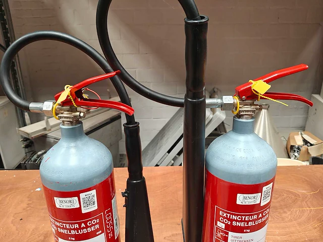 2x sicli - co2 - snelblusser - fire extinguisher - afbeelding 2 van  6