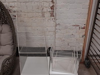 2x sokkelvitrine - afbeelding 1 van  5