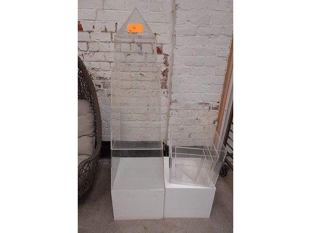 2x sokkelvitrine - afbeelding 4 van  5