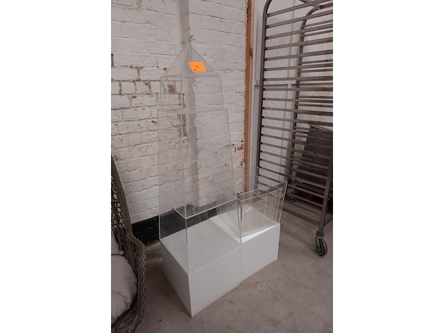 2x sokkelvitrine - afbeelding 5 van  5