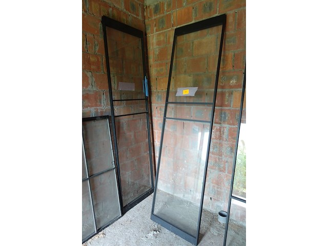 2x stalen raam met glaq - afbeelding 1 van  2