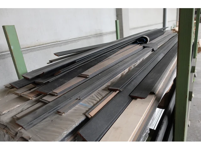 2x stapelbare metalen houder + inhoud - afbeelding 4 van  8