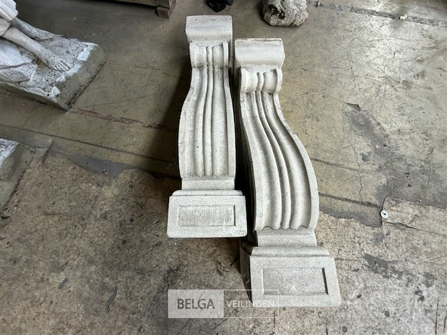 2x stenen zuilen h ±95 cm - afbeelding 1 van  2