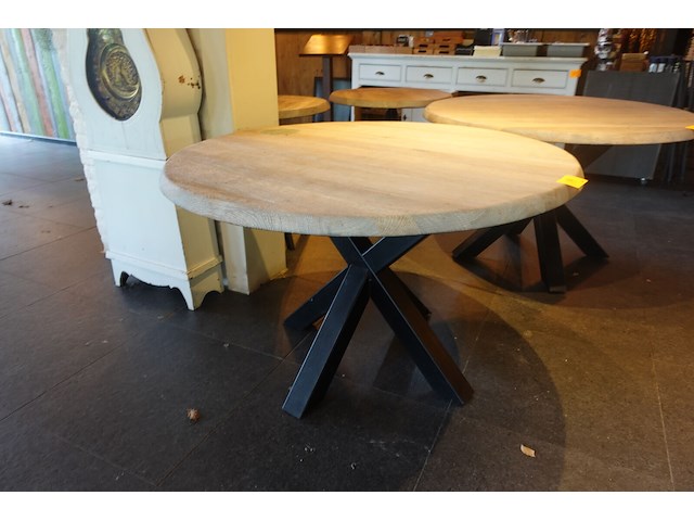 2x tafel in hout - afbeelding 1 van  6