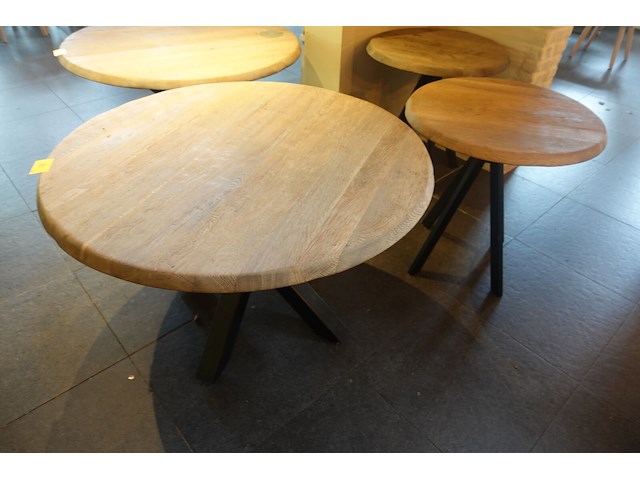 2x tafel in hout - afbeelding 1 van  5